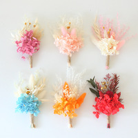 Corsage de fleurs préservées fait main, boutonnière florale naturelle séchée pour mariages et fêtes de remise des diplômes