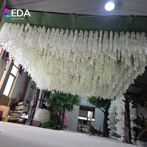 Guirnalda Colgante de Flores Artificiales de Glicinia Blanca Personalizada LEDA, Decoración Floral para Techos de Bodas, Fiestas y Eventos - Product Image 6