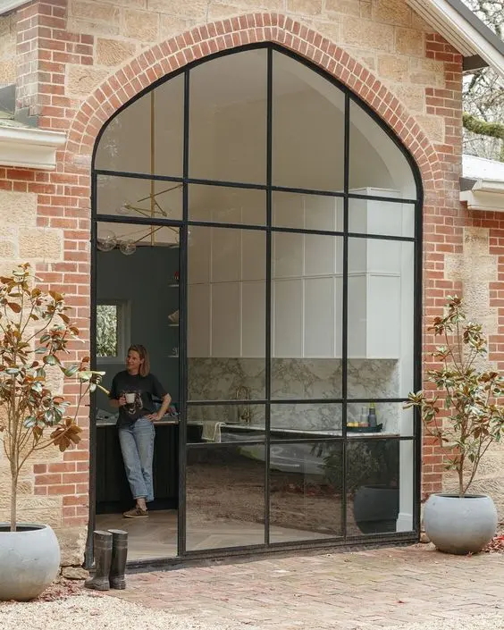 Роскошный Французский Внешний вид закаленное стекло lowe качели гриль арочные створчатые стальные окна