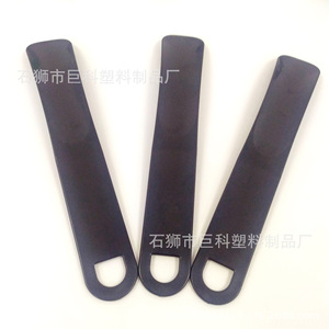 Calzador de Plástico Negro Portátil de 22.5cm para Facilitar el Calzarse, Ideal para el Hogar y la Ropa - Product Image 1