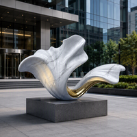 Sculpture moderne abstraite en acier inoxydable poli or, finition marbre, couleurs et dimensions personnalisables, luxe, extérieur, jardin, paysage