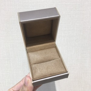 Caja de joyería de cuero y metal personalizada, nueva, para anillos, collares y pulseras, con impresión de logotipo láser. - Product Image 6