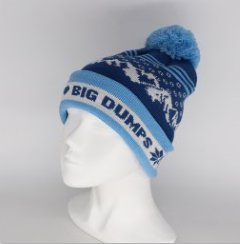Berretto Invernale con Motivo <span class=keywords><strong>a</strong></span> Fiocchi di Neve e Pompon, in Acrilico Lavorato <span class=keywords><strong>a</strong></span> Maglia con Risvolto e Testo Jacquard Personalizzato - Product Image 2