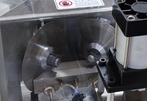 Hoeksnijmachine Voor Het Snijden Van Zachte Rubberen Strips En Magnetische Strips Met Op Maat Gemaakte Lengtes En Nauwkeurige Hoeken Van 45 Graden - Product Image 6