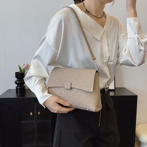 Le nouveau sac sous les bras pour femmes à la mode 2025 est un sac à bandoulière simple tendance et rétro pour dames - Product Image 3