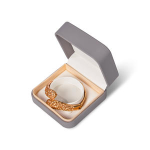 กล่องบรรจุภัณฑ์สร้อยคอเครื่องประดับหรูหราทำจาก PU สีฟ้าและสีขาวน่ารักพร้อมโลโก้ทรงสี่เหลี่ยม - Product Image 5