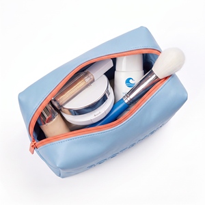 Sac cosmétique en cuir PU certifié BSCI, bleu, avec fermeture éclair, pour usage quotidien, rangement de maquillage et organisation de voyage - Product Image 6