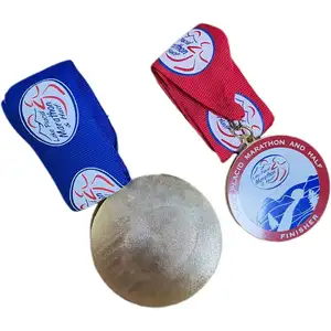 リボン付きのカスタマイズされたアンティークシルバー/銅スポーツメタルエナメルお土産賞メダル