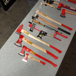 Hache d'incendie à double lame de qualité industrielle du fabricant chinois Hache de survie d'urgence Poignée en bois Outil d'équipement de <span class=keywords><strong>pompier</strong></span> - Product Image 4