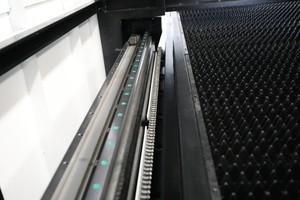 LF3015GAS AUTO LOADING Fiber Laser Cutting <b>Machine</b> for Stainless Steel Carbon Steel Closed Platform with Smoke Exhaust - Product Image 4