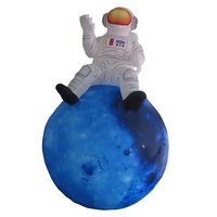 Décoration extérieure de festival Les astronautes gonflables géants ont mené la lune gonflable