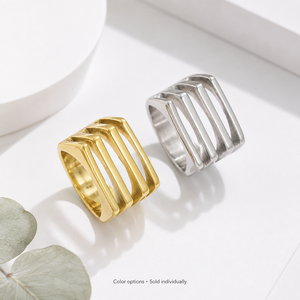 Anillo Geométrico Ancho de Acero Inoxidable con Cuatro Rieles Calados, Color Oro o Plata, 1.5 cm de Ancho, Joyería de Diseño - Product Image 1