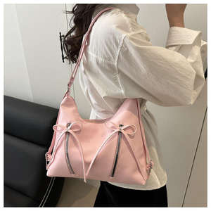 กระเป๋าสะพายไหล่ผู้หญิงรุ่นใหม่ สไตล์เกาหลี หนัง PU แต่งโบว์ใต้วงแขน ดีไซน์นุ่มนวลทันสมัย ปิดด้วยซิป - Product Image 3