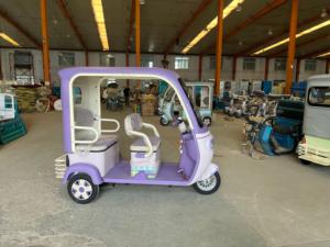 Une variété de couleurs est disponible pour ce tricycle, idéal pour les trajets quotidiens. Ce tricycle pour adultes est équipé. - Product Image 5