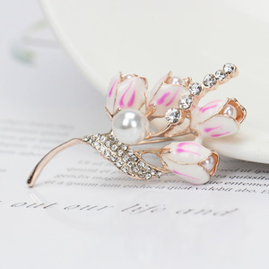 Spilla <span class=keywords><strong>di</strong></span> alta qualità fiore Magnolia Micro zircone intarsiato alla moda Versatile accessori per cappotto <span class=keywords><strong>di</strong></span> seta spilla sciarpa - Product Image 3