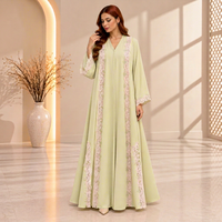 Élégante Abaya en dentelle vert pâle à manches longues, col en V, longueur ras du sol, robe modeste pour femme musulmane, garniture florale, ensemble de tenue islamique de luxe