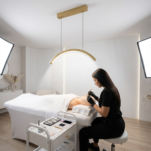 Lampada da Soffitto LED a Mezzaluna Dorata per Salone di Bellezza e Spa, Temperatura Colore 3000-6000K, Controllo Remoto, Certificata CE RoHS, OEM - Product Image 2