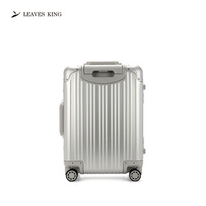 Vente en gros <span class=keywords><strong>de</strong></span> bagages <span class=keywords><strong>de</strong></span> cabine <span class=keywords><strong>de</strong></span> luxe sacs <span class=keywords><strong>de</strong></span> <span class=keywords><strong>voyage</strong></span> <span class=keywords><strong>valise</strong></span> en aluminium <span class=keywords><strong>valise</strong></span> cabine cobimation noire et argentée - Product Image 3