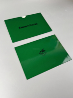 Ensemble de pochettes pour cartes et cartes d'information en carton blanc laminé personnalisé avec logo en feuille d'or noir pour l'emballage de vêtements