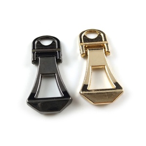 Tiradores de Cremallera Metálicos Personalizados con Logotipo en Dorado - Product Image 4