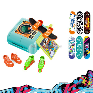 Mini <span class=keywords><strong>Skateboard</strong></span> de Poche Populaire avec Plateau en Plastique et Jeu de <span class=keywords><strong>Skatepark</strong></span>, Cadeau Idéal pour Enfants de 5 Ans et Plus, Unisexe - Product Image 3