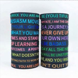 Bracelets en silicone imprimés pour hommes et femmes avec des citations inspirantes colorées comme cadeaux - Product Image 6