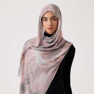 Pañuelo Musulmán con Logotipo Personalizado Más Vendido en 2026, Hijab Modal Estampado para Mujer, Transpirable, Elegante y Modesto, para las 4 Estaciones - Product Image 1
