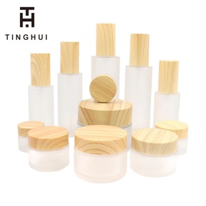 ชุดขวดแก้วบรรจุภัณฑ์เครื่องสำอางหรูหรา ฝาไม้ไผ่ กระปุกครีม และชุดขวดปั๊มสเปรย์ สำหรับผลิตภัณฑ์บำรุงผิวหน้า ครีม และโลชั่น - Product Image 4