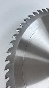 Affûtage de performance de précision de lames de scie circulaire en carbure de haute qualité pour machines de découpe - Product Image 2