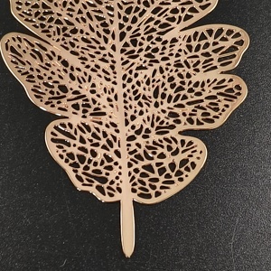 Marque-page en métal plaqué or rose personnalisé en gros, motif feuille de chêne ajouré, idéal pour les cadeaux de mariage et de remise de diplôme - Product Image 5