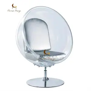 Sedie a bolle oscillanti trasparenti con sedia sferica sospesa