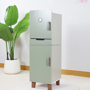 Réfrigérateur en bois vert sauge pour enfants avec horloge intégrée - Réfrigérateur-congélateur Montessori de qualité supérieure à double porte pour jeu d'imitation - Product Image 2