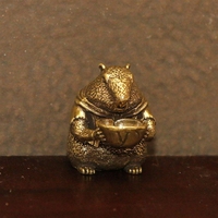 Statue d'art moderne en laiton représentant un marmot - Ornement métallique pour bureau et cadeau de collection, avec détails en lettrage en relief
