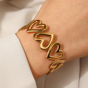 Bracciale Apribile di Moda di Alta Gamma, Placcato in Oro 18k, Braccialetti a Forma di Cuore in <span class=keywords><strong>Acciaio</strong></span> Inossidabile per Donne - Product Image 1