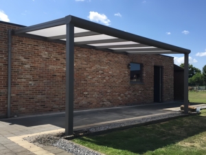 Pergola en aluminium en stock avec gouttière et toit en polycarbonate, vente en gros sur mesure - Product Image 1