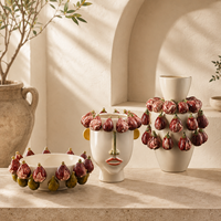 Decoratieve keramische vaas met botanisch fruitrelief, sculpturale vaascollectie voor hotel, villa, woonkamer, tafeldecoratie