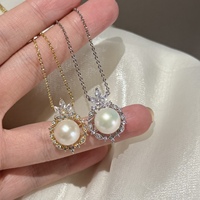 Pendentif Trèfle Ananas avec 11-12 Perles Rondes d'Eau Douce Edison, Argent et Or Bicolore, Classique Intemporel, Vente en Gros de Perles pour Femmes