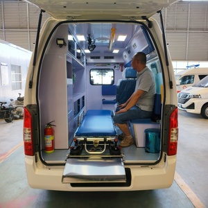 Ambulance hospitalière à conduite à gauche, moteur essence, transmission manuelle, traction 4x2 - Product Image 5
