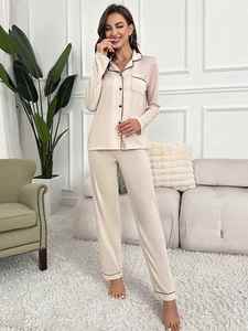 Ensemble de lingerie 2 pièces en satin de soie de luxe décontracté pour femme, pyjama tissé respirant printemps-été avec logo frontal - Product Image 4