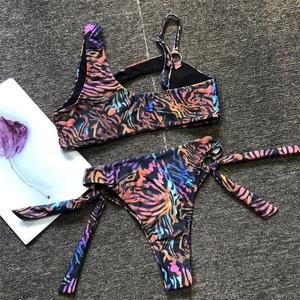 Bikini de una Pieza con Diseño Personalizado OEM, Color Sólido Texturizado, Estampado Floral, Reversible, con Tirantes en V, Micro Antibacteriano, de Secado Rápido - Product Image 1