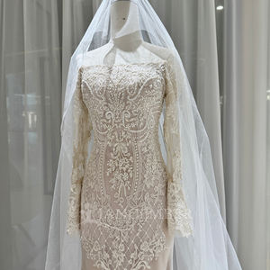 Vestido de Novia Elegante OY024 con Cuello Barco, Cola Capilla, Encaje Moderno, Flores Bordadas y Cristales - Product Image 4