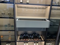 BAINENG Armoire à vin au design moderne avec tiroirs et lumière LED pour grand affichage mural Armoire à vin en acier inoxydable