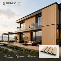 Panneau mural intérieur en WPC couleur unie, revêtement cannelé en composite bois-plastique pour la décoration de villas modernes et de façades de chambres