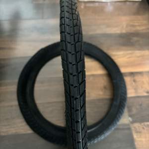 Vente en gros de pneus de vélo noirs de haute qualité 16x1.75 16x175 Couleur Pneu de vélo en caoutchouc Roues de 16 pouces Pneus et accessoires - Product Image 3