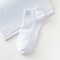 Vente en gros de chaussettes bon marché avec logo personnalisé de marques célèbres de créateurs de haute qualité Chaussettes de sport en coton de couleur personnalisée