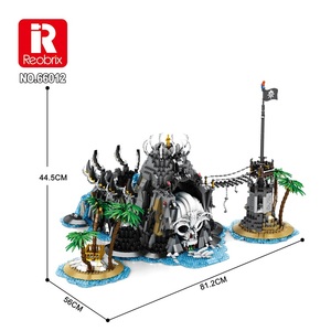 Reobrix 66012 The Pirate Bay 2650PCS Ensemble de blocs de construction modulaires <span class=keywords><strong>Île</strong></span> <span class=keywords><strong>des</strong></span> <span class=keywords><strong>pirates</strong></span> pour adultes - Château de crânes avec cascade - Product Image 2