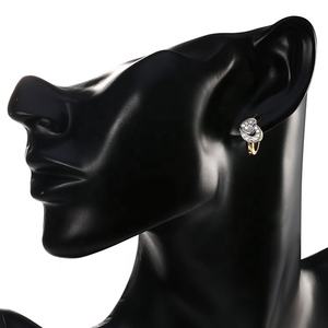 Boucles d'oreilles Huggies CZ en pierre blanche et plaqué or 18 carats pour femmes - Product Image 3
