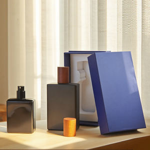 Factory Direct Bouteille en verre à épaulement plat noir <span class=keywords><strong>de</strong></span> 30ml pour parfum, <span class=keywords><strong>eau</strong></span> <span class=keywords><strong>de</strong></span> Cologne, huile essentielle ou <span class=keywords><strong>eau</strong></span> <span class=keywords><strong>de</strong></span> <span class=keywords><strong>toilette</strong></span> avec bouchon en <span class=keywords><strong>bois</strong></span> - Product Image 3