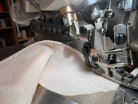 Machine à coudre surjeteuse industrielle intelligente à grande vitesse à aiguille simple Jukis MO-6804S