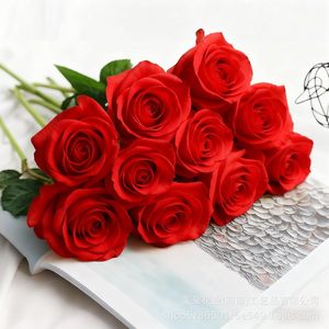 ดอกกุหลาบกำมะหยี่ก้านเดี่ยวจาก Meiduo Flower Industry ดอกไม้ประดิษฐ์จากผ้าไหมสำหรับตกแต่งบ้าน งานแต่งงาน ช่อดอกไม้ และตกแต่งผนัง - Product Image 3